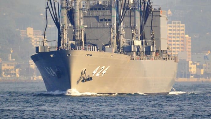 海上自衛隊補給艦はまな AOE-424 海峡航行姿 2016