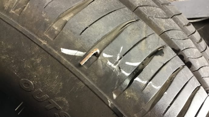 2箇所の貫通穴