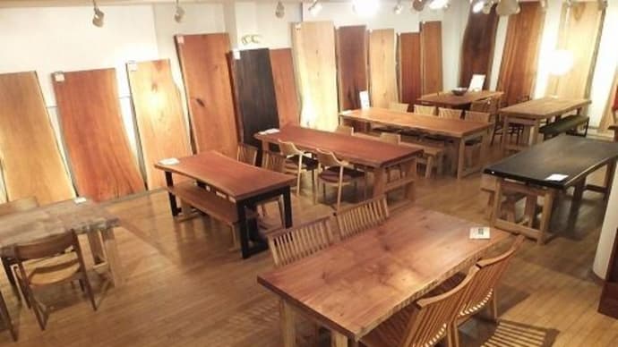 １０７６、【周年祭～日本の木の一枚板＆テーブル展】開催しています。一枚板と木の家具の専門店エムズファニチャーです。