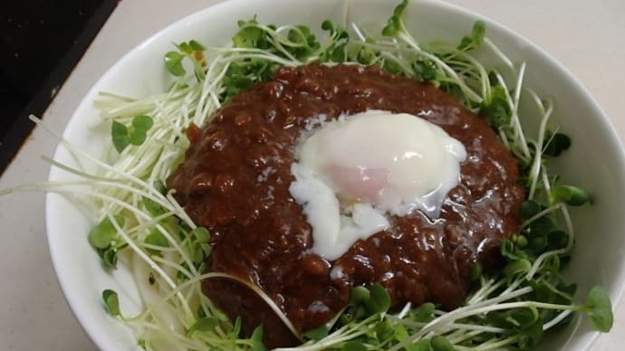 ジャージャー麺・チロリアン