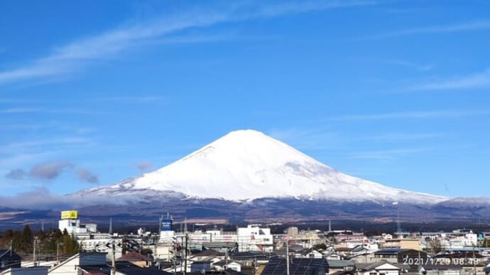 【冬の富士山】ようやく本格的な雪化粧
