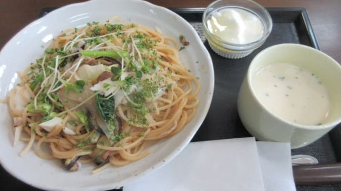 「パンとケーキの店brooch(ブローチ)」でブローチランチ(海鮮パスタ)とパンランチ