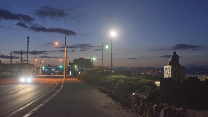 今朝の啄木小公園です 対岸ビームギラッチ
