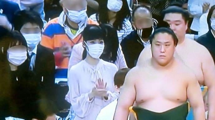 大相撲春場所十四日目、優勝戦線混沌