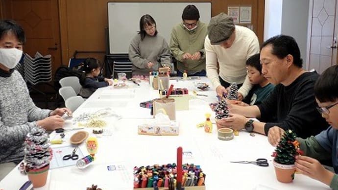 アートを楽しむ観察会「松ぼっくりツリーや木の実のミニリース作り」