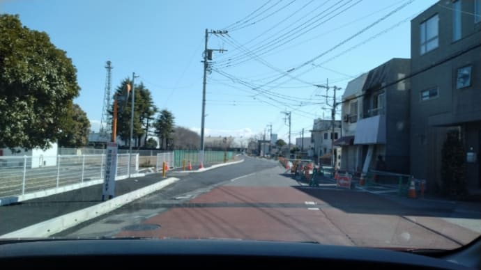 旧自衛隊官舎前の道路が広くなった
