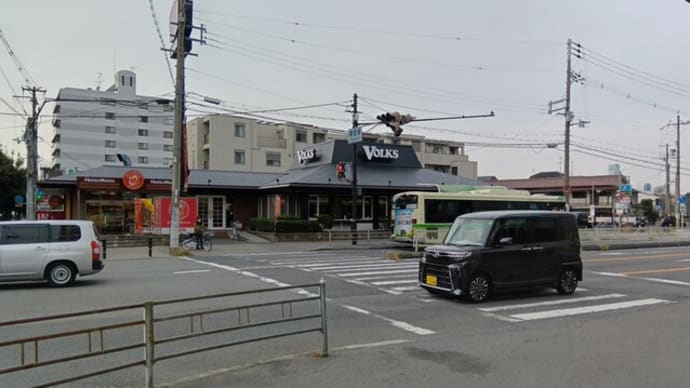 本日のランチは各種反対を押し切ってフォルクス針中野店へ。シンプルランチ・ジャジーテリヤキハンバーグとサラダバードリンクバーで。