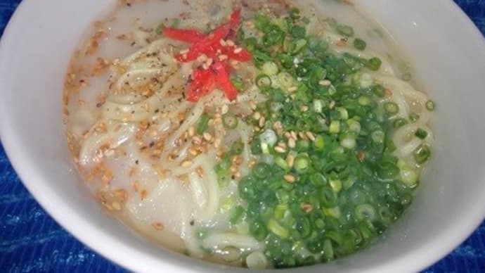 豊国ヌードル/生ラーメン&マルタイ/屋台とんこつ味スープで白湯仕上げ、朝食ね:D