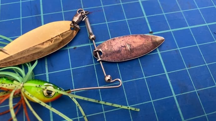 スピナーベイトのブレードを磨く