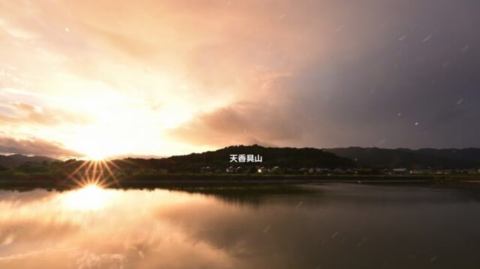雨雲と虹の架け橋