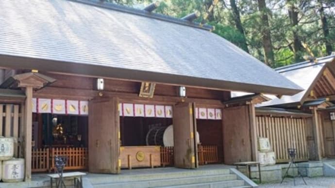 天岩戸神社に「十二単の着付け」を奉納。