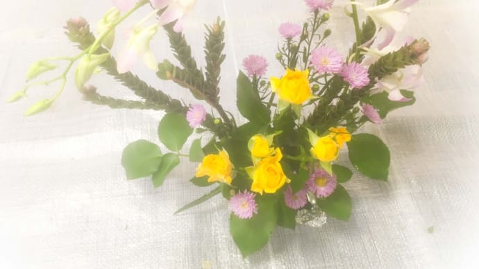 今日も楽しく生け花を。