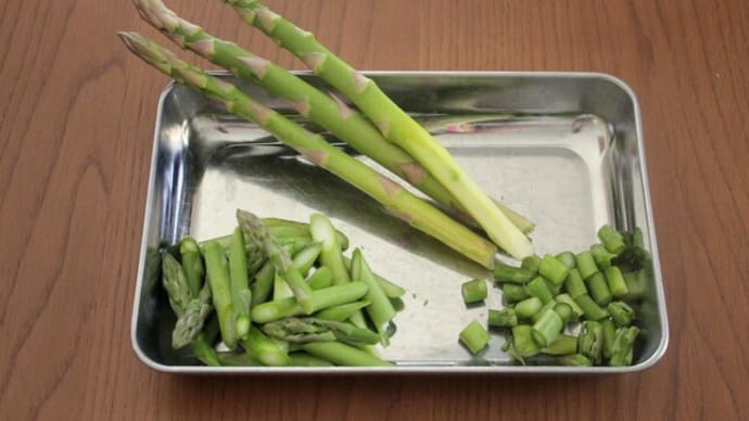 【野菜料理】アスパラガスの下ごしらえ(茹で方・切り方・皮むき)と美味しい食べ方レシピ