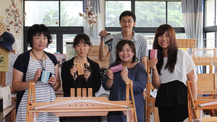 御津南部小の先生と父兄さんの手織り授業　　　竹島クラフトセンター