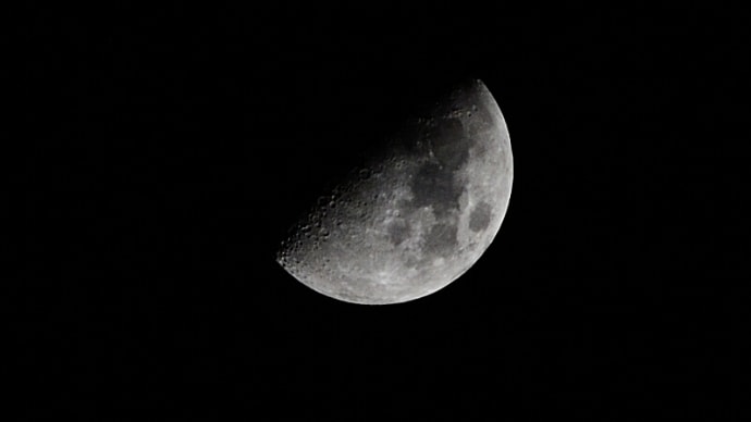 04月16日 上弦の月。
