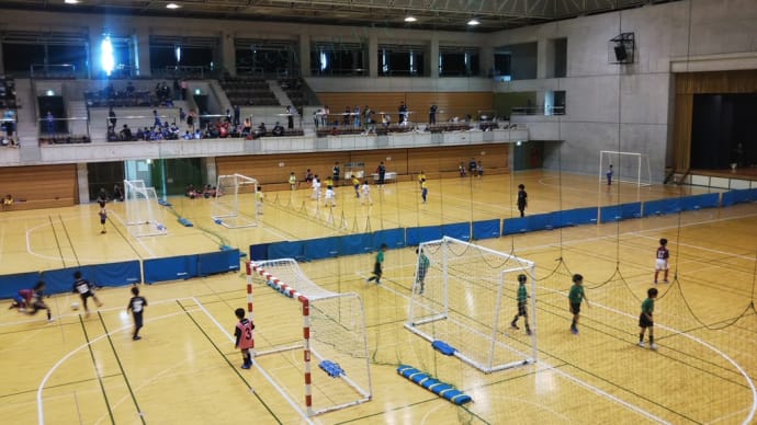 那覇市民フットサル大会会場へ