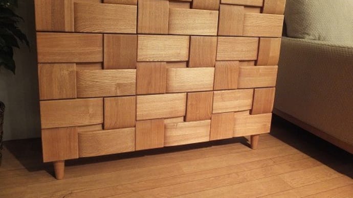 【決算セール開催中】一枚板、木の家具を掻い摘んで、少し、ご紹介をさせて頂きます。一枚板と木の家具の専門店エムズファニチャーです。