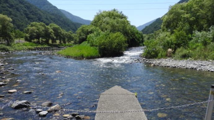 八景山橋から見た梓川の流れ