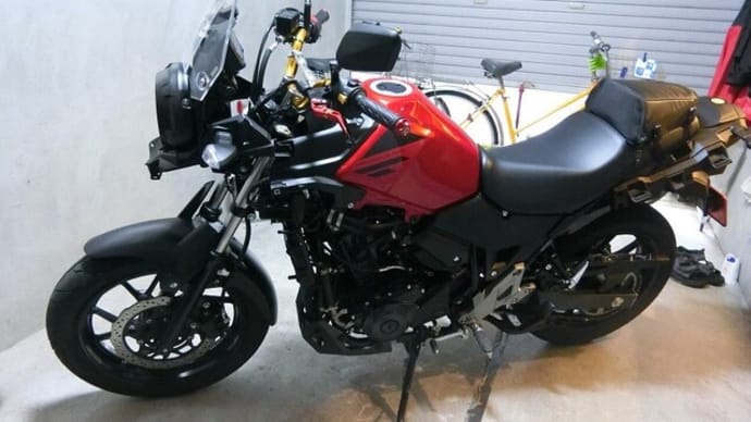 Vストローム250のクチバシの裏、塗っちゃうぜ~!