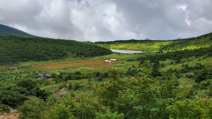 一切経山の避難小屋は超豪華