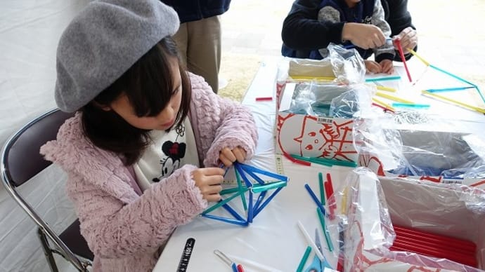 子供たちとストローハウス