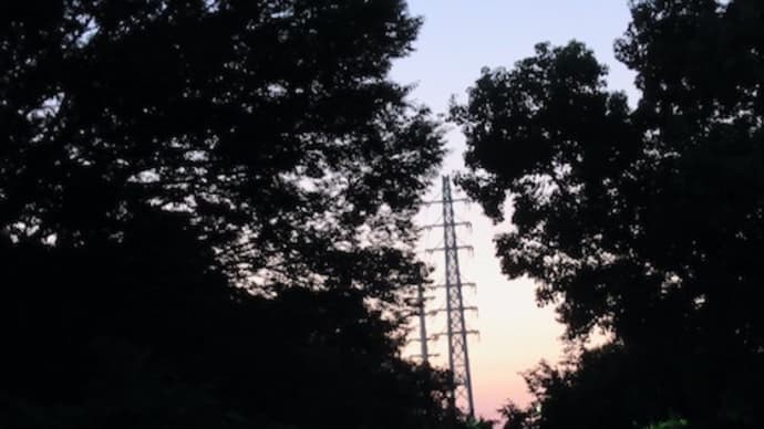 暗い公園では