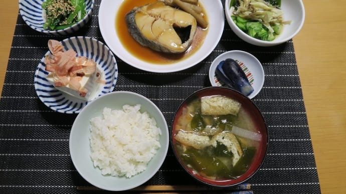田舎定食、銀タラの煮付け、炊屋食堂の質素倹約一汁三菜・・・庶民の味。