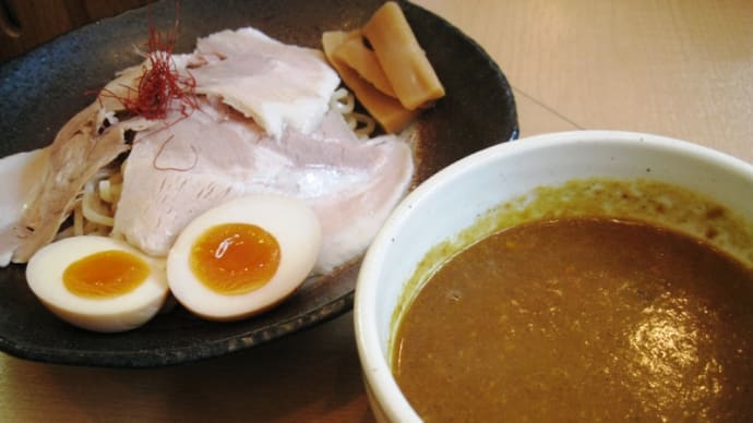 とろ肉つけ麺魚とん＠小川町/淡路町 カレーつけ麺が人気！