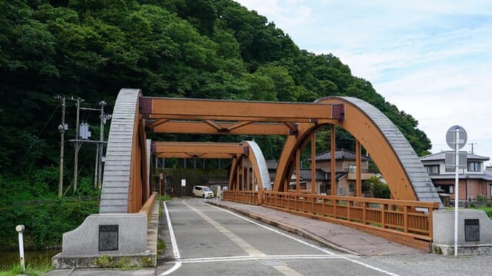 地域を支え、林業を支える生活道路にある木製アーチ橋「八幡橋」
