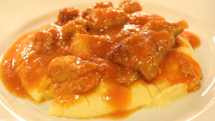 今日のパスタ339 豚肉のトマト煮込みのポレンタ