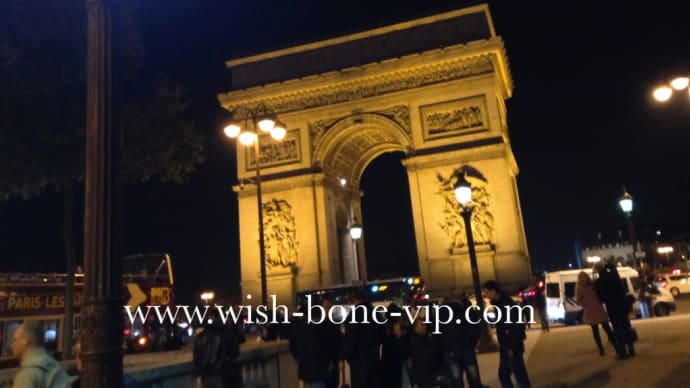 (動画レポ】暖かくお洒落なストールの巻き方やコーデ/2014のフランスパリ-12月のシャンゼリゼ