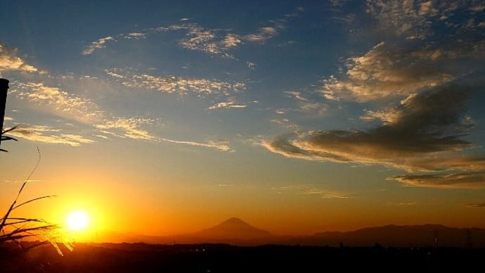 秋の夕陽と夕焼け富士