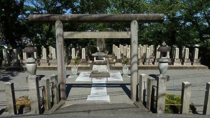 当地の軍人墓地の参拝