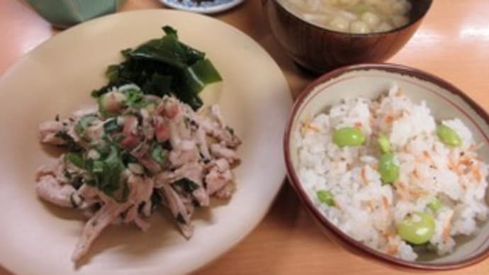 「ほたる2号館」の本日の日替わりランチは、蒸し鳥(梅と大葉)etc定食