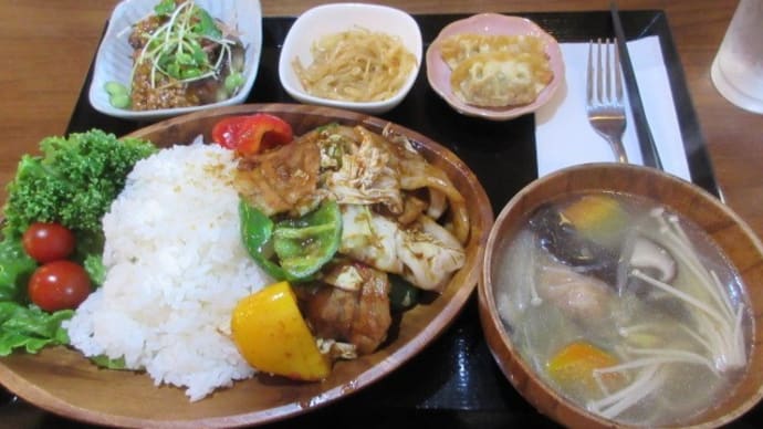 再訪「コミュニティ・カフェCOMMONS(こもんず)」で、すごいボリュームの日替わり定食750円、焼肉定食800円