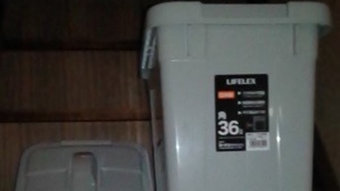 コーナン商事/ライフレックス角型ペール35型、これはゴミ出し用として調達してるんだね:P