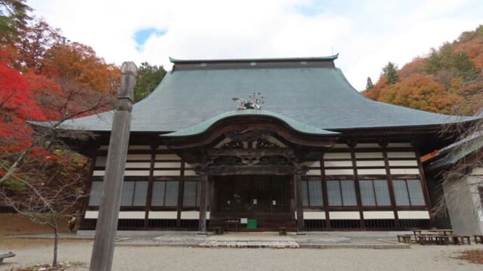 霊松寺(れいしょうじ) 本堂(ほんどう) 唐破風(からはふ) 兎毛通(唐破風懸魚)