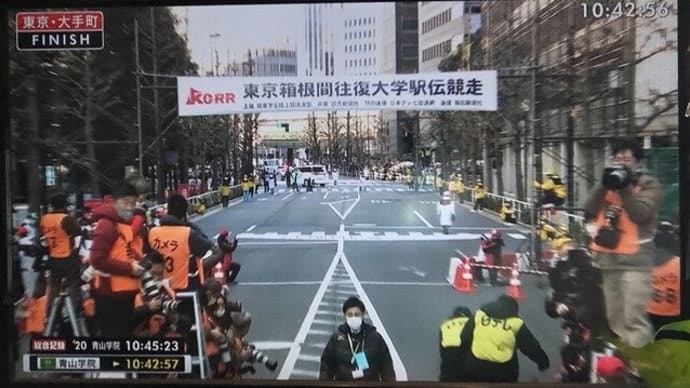 昨日今日は箱根駅伝、年賀状とお節作りでした。