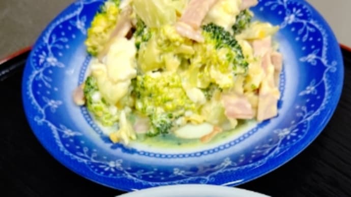 うちのごはん クリスマスですが 鰻 と ブロッコリーサラダ(^.^)