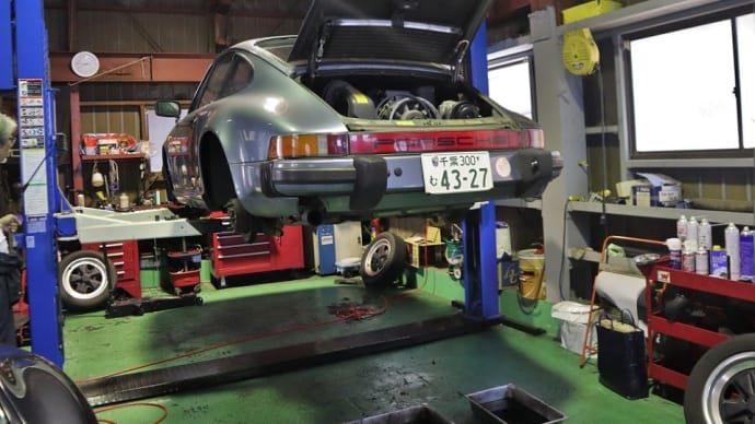ポルシェ911(930)、車検整備の様子を見に行きました。