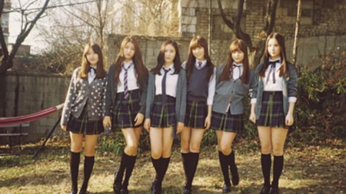 背景は学び舎が似合うけど…(GFRIEND)