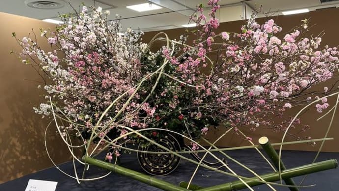 お華展、イタリアの老舗カフェ
