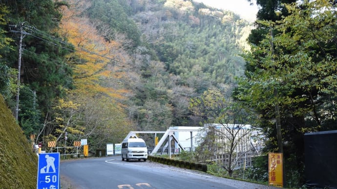 もみじ狩り　静岡県伊豆市修善寺　天城路フリーパス　湯ヶ島温泉（11）伊豆の踊子マンホール