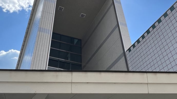 盆の最中ですが やってます。 川上町漫画館へ 涼しく寝そべり 漫画読みながら寝落ち