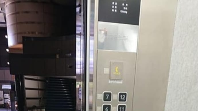 エレベータのカゴ内の換気ファン