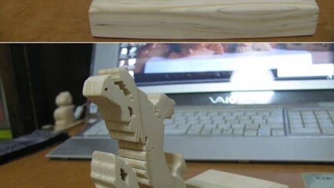 『龍のスマホ立て』