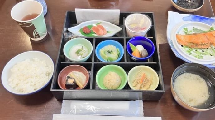 今日の朝食と昼食は・・・