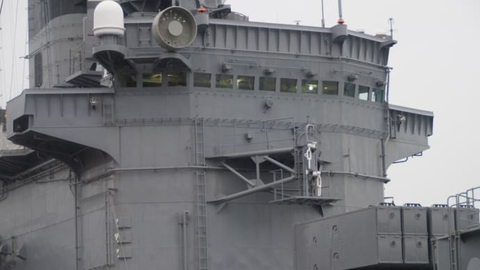 艦橋 (海上自衛隊自衛艦)艦船の両舷に高く跨がった甲板(こうはん)ブリッジ