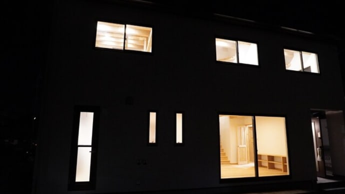 自然素材の木の家の夜【愛媛県今治市】