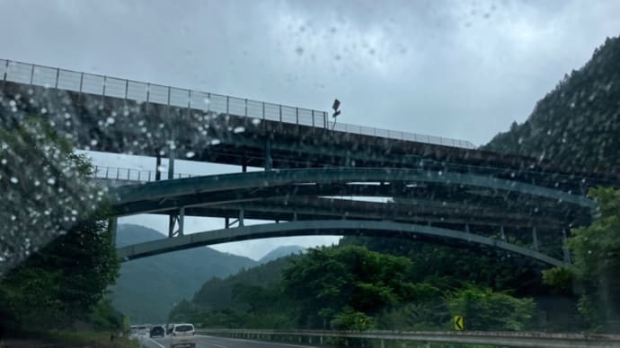 土砂降りと警報
